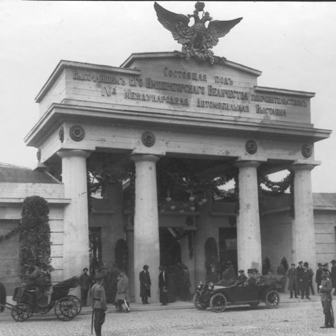 В 1910-1913 годах в Санкт-Питербург поступило 2 автомобиля для управления железных дорог Scania-Vabis в России.